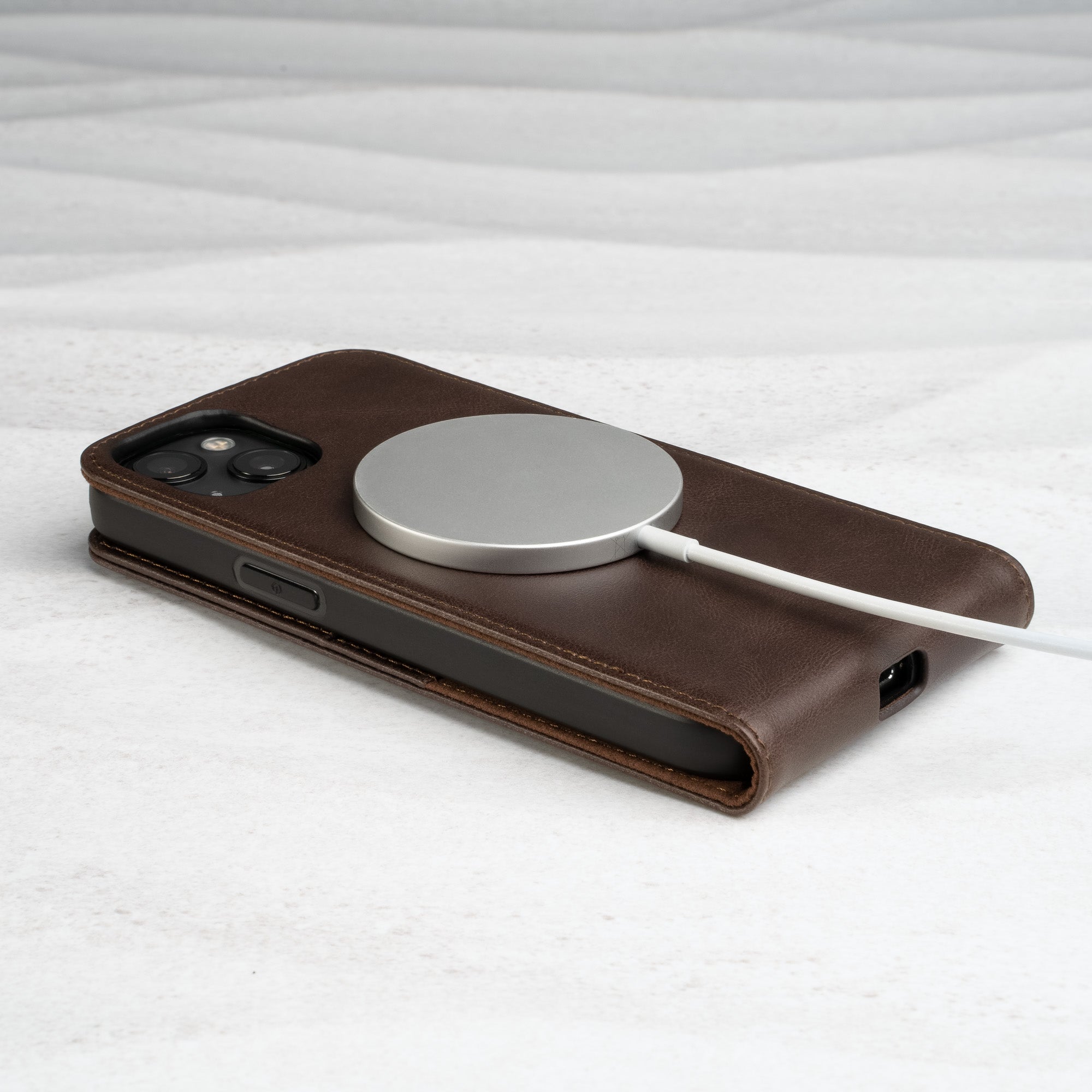 iPhone 14 Plus Leather Flip Case (MagSafe Charging) – TORRO USA