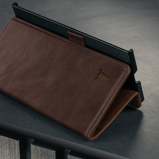 Magnetic closure clasp on the Dark Brown Leather Case for Samsung Galaxy Z Fold7