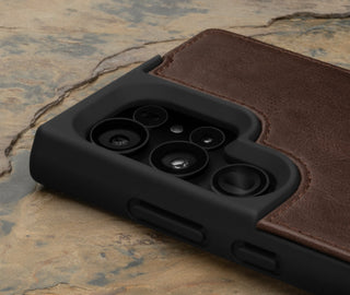 Camera cutout on the Dark Brown Leather Bumper Case for Samsung Galaxy S24 Ultra